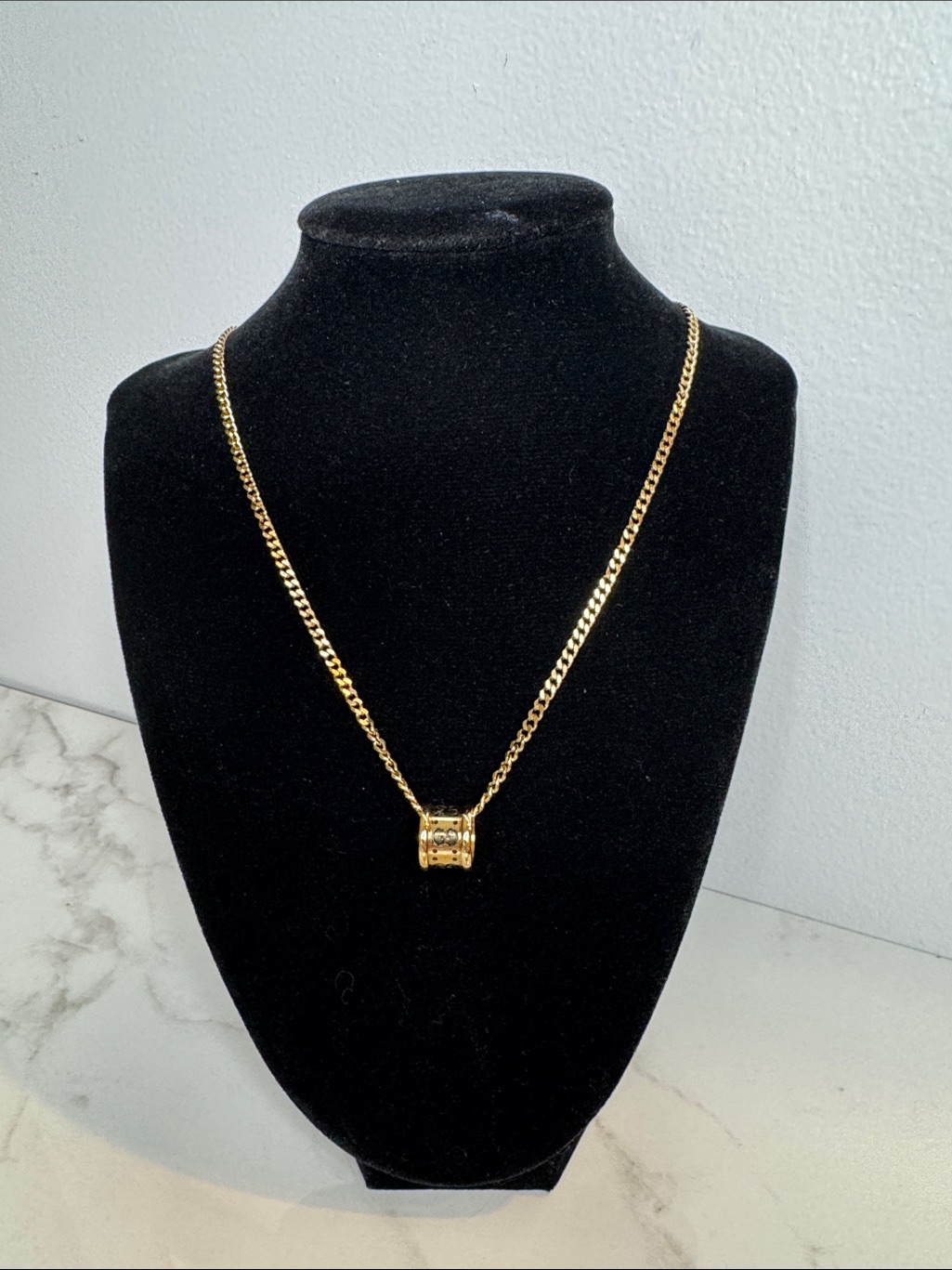 Unisex Gold Tone Necklace
